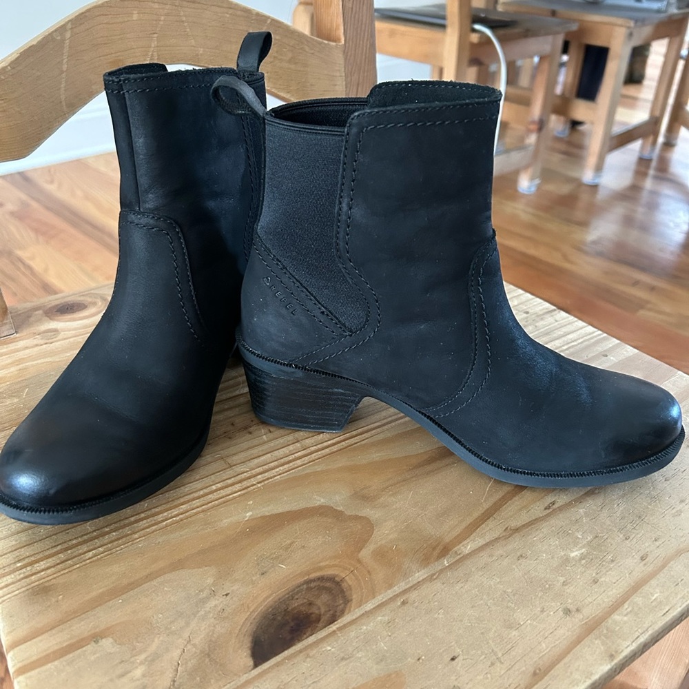 Teva women’s Anya chelsea boot -EUC